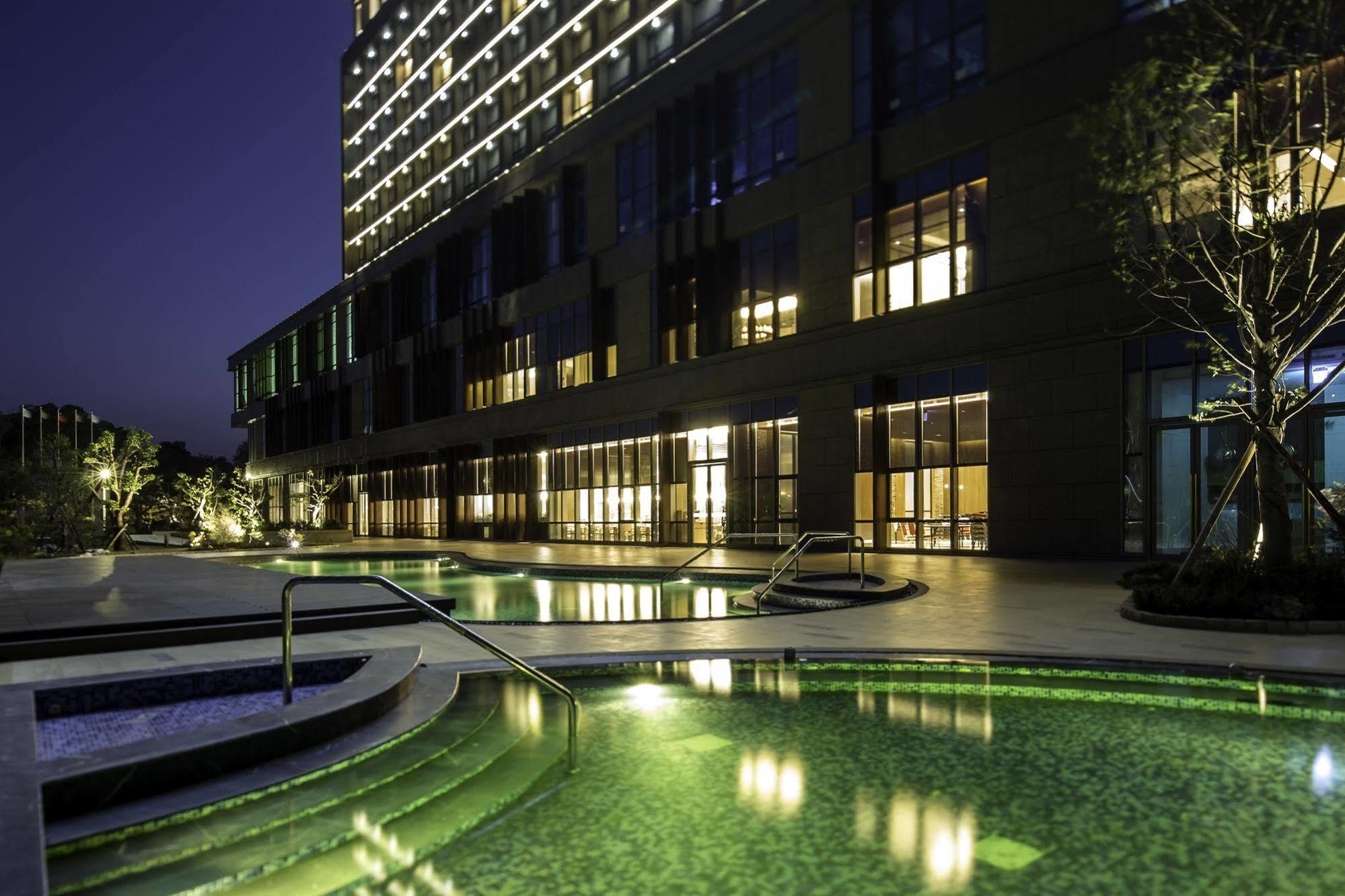 ג'ינהו Golden Lake Hotel מראה חיצוני תמונה