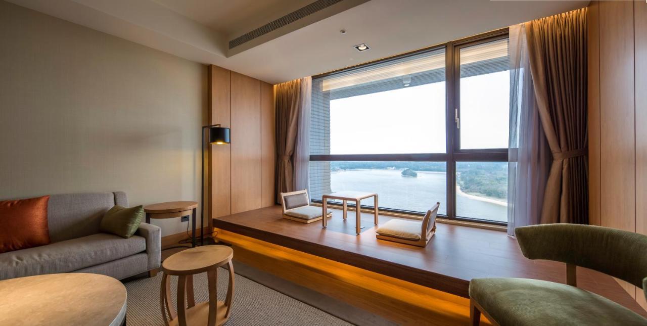 ג'ינהו Golden Lake Hotel מראה חיצוני תמונה