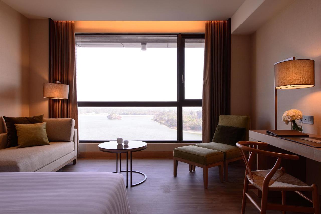 ג'ינהו Golden Lake Hotel מראה חיצוני תמונה